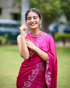 Ananya Nagalla: విరిసిన గులాబీలా వకీల్ సాబ్ బ్యూటీ