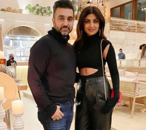 ਫਿਲਮ ਯੂਟੀ 69 ਦਾ ਟ੍ਰੇਲਰ ਦਰਸ਼ਕਾਂ ਦੇ ਰੂਬਰੂ ਹੋ ਚੁੱਕਿਆ ਹੈ। ਖਾਸ ਗੱਲ ਇਹ ਹੈ ਕਿ ਫਿਲਮ 'ਚ ਉਨ੍ਹਾਂ ਦਾ ਕਿਰਦਾਰ ਰਾਜ ਕੁੰਦਰਾ ਖੁਦ ਨਿਭਾਅ ਰਹੇ ਹਨ। ਏਏ ਫਿਲਮਜ਼ ਦੇ ਬੈਨਰ ਹੇਠ ਬਣੀ ਇਸ ਫਿਲਮ ਦਾ ਨਿਰਦੇਸ਼ਨ ਸ਼ਾਹਨਵਾਜ਼ ਅਲੀ ਨੇ ਕੀਤਾ ਹੈ। 'UT 69' 3 ਨਵੰਬਰ ਨੂੰ ਸਿਨੇਮਾਘਰਾਂ 'ਚ ਰਿਲੀਜ਼ ਹੋਵੇਗੀ।