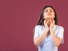 Health Tips: सुबह उठते ही गले में रहता है खराश और दर्द तो हल्के में न लें क्योंकि... हो सकती है ये बीमारी