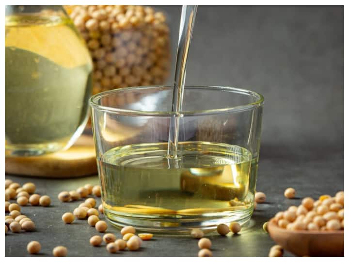 रिफाइंड ऑयल में ट्रांस फैट की मात्रा अधिक होती है जो LDL यानी बुरे कोलेस्ट्रॉल को बढ़ाता है. यह हृदय रोगों का खतरा बढ़ाता है.