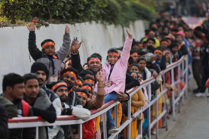 Vaishno Devi Temple 1.27 Lakh Devotees Visited First Day Navratri Jammu And  Kashmir | Navratri 2023: नवरात्र के वैष्णो देवी मंदिर में भक्तों की उमड़ी  भीड़, 1.27 लाख श्रद्धालु कर चुके हैं ...