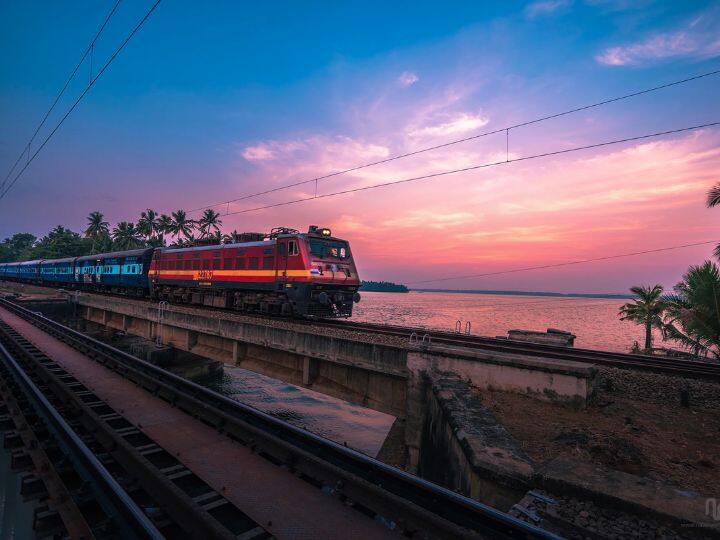 भारतीय रेल हिंदुस्तान का दिल है, क्योंकि हिंदुस्तान की आधी से ज्यादा आबादी एक जगह से दूसरी जगह जाने के लिए रेलवे का इस्तेमाल करती है. दुनिया में ऐसे भी देश हैं जहां आज तक ट्रेन नहीं चली.