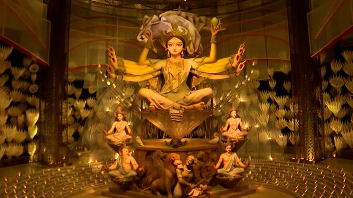 নির্মাণ শৈলীতে সেরা এবিপি আনন্দ শারদ সম্মান পেল চোরবাগান সর্বজনীন। এবার তাঁদের থিম অনুভব।