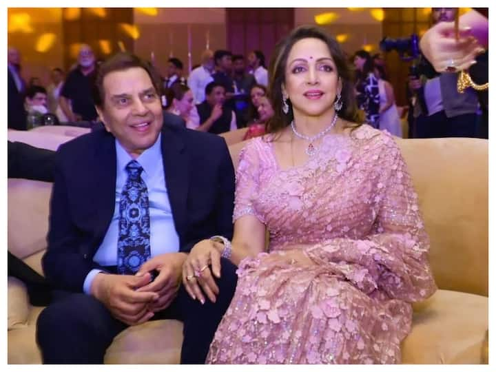 Veteran actor Hema Malini, who turned 75 on Monday (October 16), celebrated her birthday with a big bash which was attended by who's who of the Bollywood.