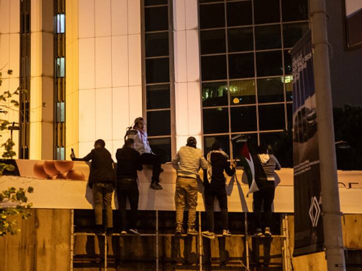 Protesters try to enter to the Israeli consulate during a demonstration of an explosion at a hospital in Gaza killed hundreds on October 17, 2023 in Istanbul, Turkiye. (Photo: Getty)