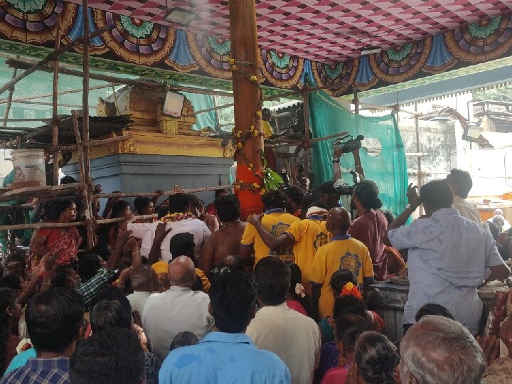 சேலம் கோட்டை மாரியம்மன் திருக்கோவிலில் நடைபெற்ற புதிய கொடி மரம் நிறுவுதல்