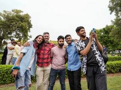 Fact Check: सुप्रीम कोर्ट ने समलैंगिक जोड़ों को दी बच्चा गोद लेने की इजाजत? जानें क्या है वायरल दावे की सच्चाई