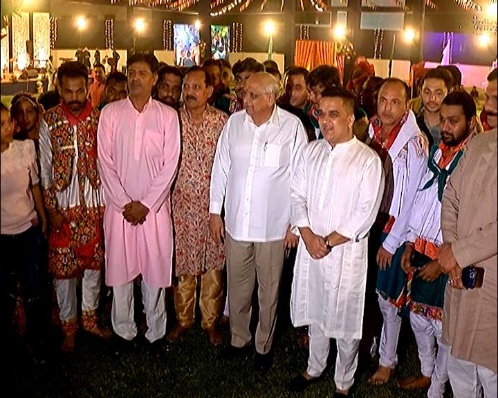 આ અવસરે રાજયના પોલીસ વડા વિકાસ સહાય, અમદાવાદ પોલીસ કમિશનર જી.એસ.મલિક, આઇપીએસ અધિકારીઓ, ઉચ્ચ પોલીસ અધિકારીશ્રીઓ સહિત IPS વાઈવ્સ એસોસિએશનના હોદ્દેદારો ઉપસ્થિત રહ્યા હતા.