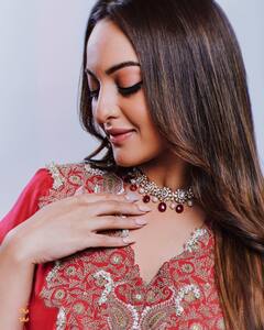 Sonakshi Sinha Photo: રેડ ડ્રેસમાં દબંગ ગર્લ સોનાક્ષીનો ક્લાસી અંદાજ