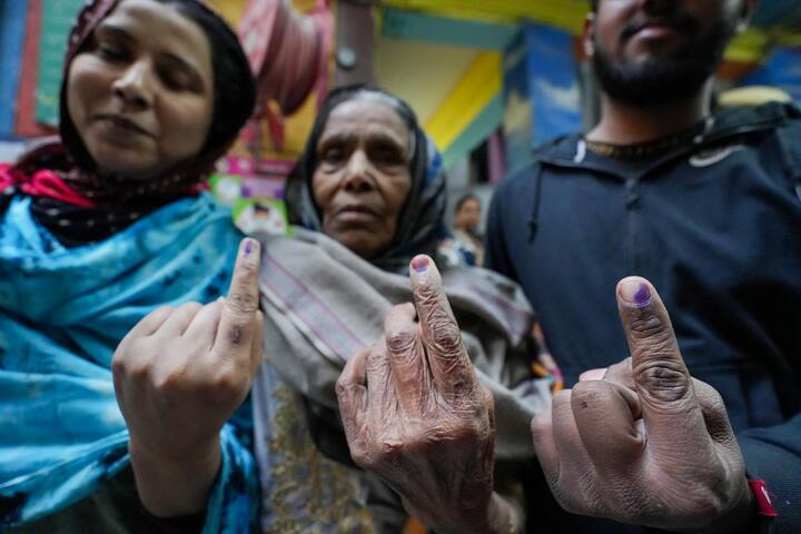 आयोग ने बताया कि नवंबर में पांचों राज्यों में वोट डाले जाएंगे और इसके बाद 3 दिसबंर को नतीजे सामने आएंगे.