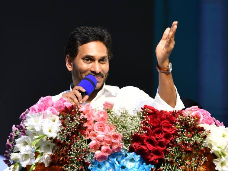 Jagan Yemmiganur Meeting  CM Jagan lashed out saying that Chandrababu entire regime was full of scandals in Yemmiganur Jagan Yemmiganur Meeting : చంద్రబాబు పాలనంతా కుంభకోణాలమయం- ఎమ్మిగనూరులో విరుచుకుపడ్డ జగన్