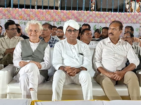 Navratri 2023: પોરબંદરમાં મહેર યુવાનોએ મણિયારો રાસ રમી સૌને કર્યા મંત્રમુગ્ધ, જુઓ ખાસ તસવીરો