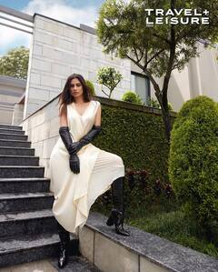 PHOTO: मौनीचा हॉट लूक; शॉर्ट स्कर्ट घालून केलं नवं फोटोशूट!