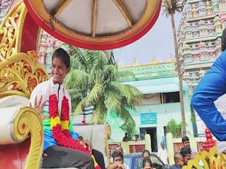 மலேசியாவில் இந்தியாவிற்காக தங்கம் வென்ற தமிழக வீராங்கனை - காளையார் கோவிலில் பிரம்மாண்ட வரவேற்பு