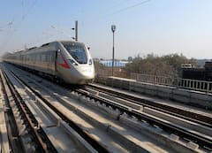 Delhi-Meerut RRTS: अंदर से कैसी दिखती है दिल्ली से मेरठ चलने वाली रैपिड रेल? यहां देखें हर एंगल की तस्वीर