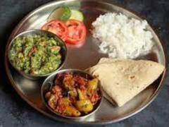 मुंबई-मडगांव एक्सप्रेस की पेंट्री कार में दिखे चूहे, रेलवे की खान-पान की व्यवस्था पर उठे सवाल