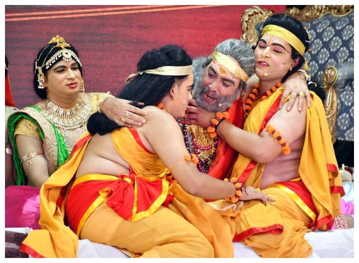 Gurugram scene of Ram's exile in Ramlila made one emotional person played King Dashrath won applause Gurugram: रामलीला में राम वनवास के दृश्य के किया भावुक, राजा दशरथ बने शख्स ने लूटी वाहवाही