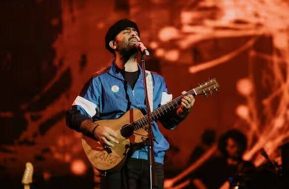 Arijit Singh Net worth: બોલિવૂડ સિંગર અરિજિત સિંહ હાલમાં અભિનેતા સલમાન ખાન સાથે પેચ અપ કરવાને કારણે ચર્ચામાં છે. પરંતુ આ રિપોર્ટમાં અમે તમને તેની લક્ઝરી લાઈફ અને નેટવર્થ વિશે જણાવવા જઈ રહ્યા છીએ.