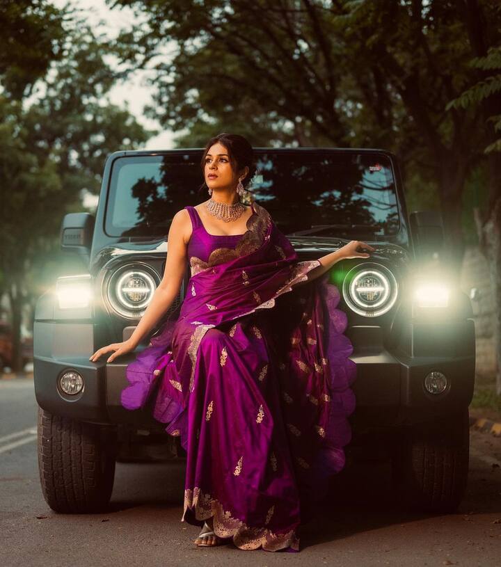 ‘ఆర్య 2‘, ‘డార్లింగ్‘, ‘మొగుడు‘ లాంటి సినిమాలు చేసినా పెద్దగా కలిసి రాలేదు.Photo Credit: Shraddha Das/Instagram