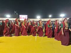 Navratri 2023: પરંપરાગત વેશભૂષામાં મહેર સમાજની મહિલાઓએ બોલાવી ગરબાની રમઝટ, જુઓ તસવીરો