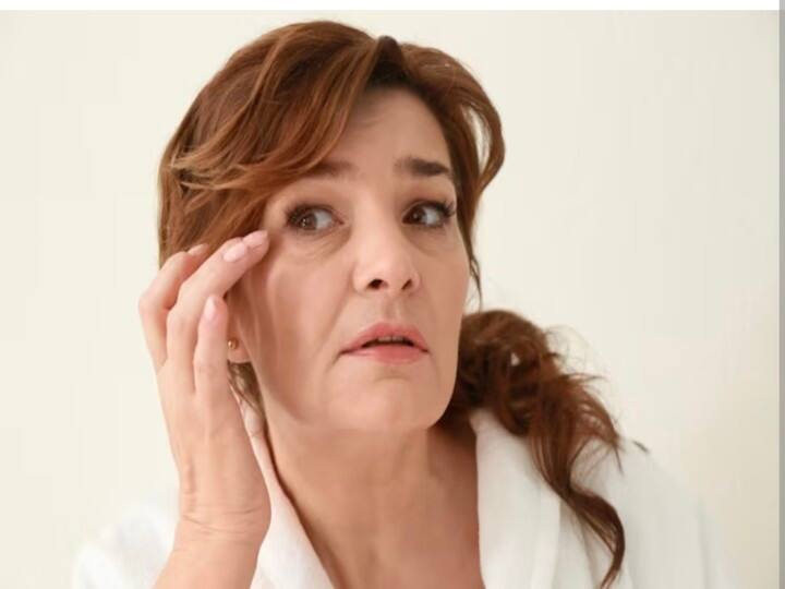 menopause effects and symptoms on skin know during menopause how to care skin स्किन पर दिखने लगते हैं मेनोपॉज के लक्षण, जानिए इससे अपनी स्किन को बचाने के लिए क्या करें