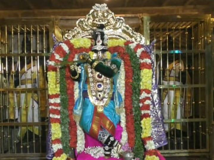 நவராத்திரி : ஸ்ரீ அபய பிரதான ரங்கநாதசுவாமி ஆலயத்தில், சுவாமி வேலு கோபாலகிருஷ்ணன் அலங்காரத்தில் காட்சி.