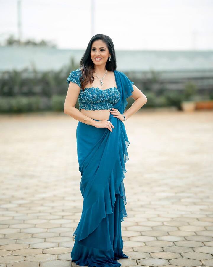 నిత్యం సోషల్ మీడియాలో బాగా యాక్టివ్ గా ఉంటుంది. Photo Credit: Sadaa/Instagram