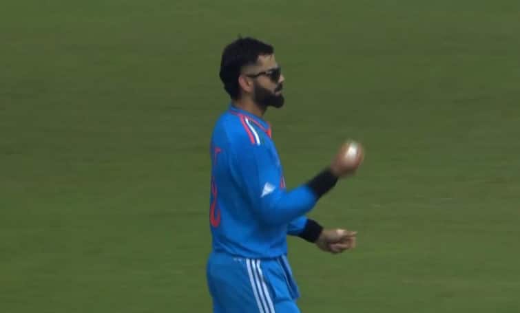 Virat Kohli bowling against Bangladesh after Hardik Pandya Injury ICC World Cup 2023 IND vs BAN Virat Kohli: உலகக் கோப்பையில் விராட் கோலி பவுலிங்; உடனே வெளியேறிய ஹர்திக் பாண்டியா; என்ன ஆச்சு?