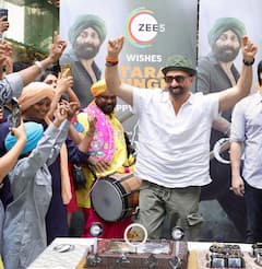Sunny Deol Birthday Bash: सनी देओल ने बेटों के साथ सेलिब्रेट किया बर्थडे, केक पर क्यों लिखवाया 525?