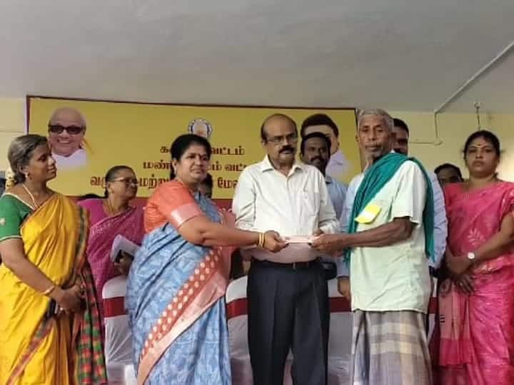 Karur District Collector met people and received petitions on the first day of his inauguration in Karur TNN கரூரில் பதவியேற்ற முதல் நாளே மக்களை சந்தித்து மனுக்களை பெற்ற மாவட்ட ஆட்சியர்