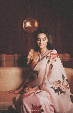 Sonam Kapoor: ਸੋਨਮ ਕਪੂਰ ਨੇ ਫਲੋਰਲ ਪ੍ਰਿੰਟਿਡ ਸਾੜ੍ਹੀ 'ਚ ਦਿੱਤੇ ਕਿਲਰ ਪੋਜ਼, ਦੇਖੋ ਤਿਉਹਾਰੀ ਸੀਜ਼ਨ ਲੁੱਕ