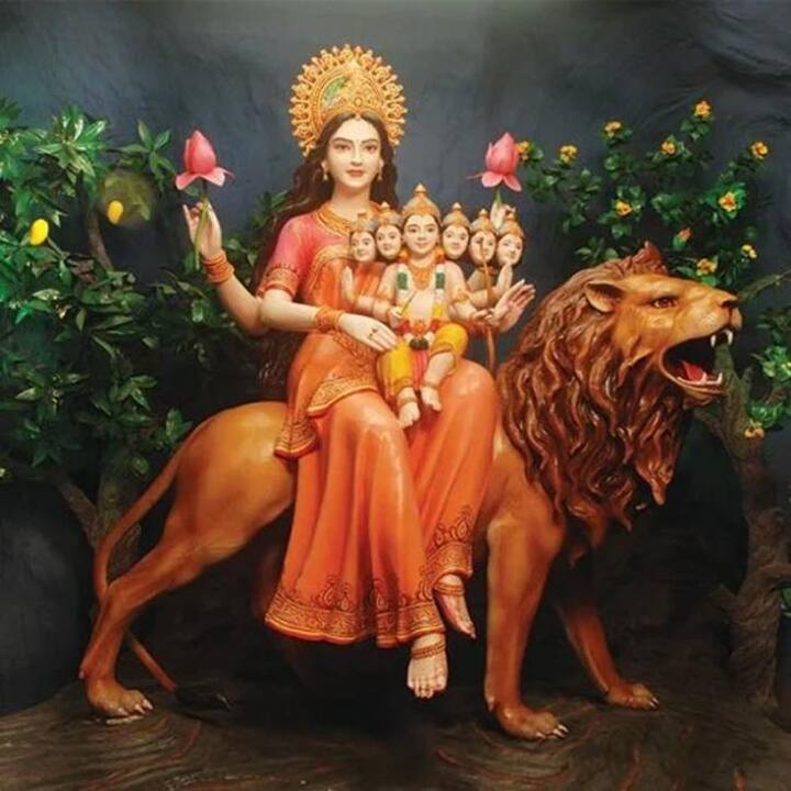 বাংলায় যেমন দুর্গাকে গণেশজননী হিসেবে পূজো করার রেওয়াজ আছে আছে! পশ্চিম ভারতে তেমনি আবার দেবী দুর্গাকে কার্তিকের মা হিসেবে পূজোর রেওয়াজ আছে।