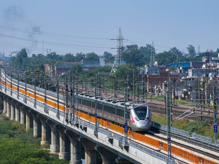 Delhi-Meerut RRTS Corridor RAPIDX Train NCR Area Can Increase After Completion of 8 RRTS Corridor Delhi-Meerut RRTS: दिल्ली-एनसीआर का बढ़ेगा दायरा? जानें- 8 आरआरटीएस कॉरिडोर के पूरा होते ही कैसे बदल सकता है नक्शा