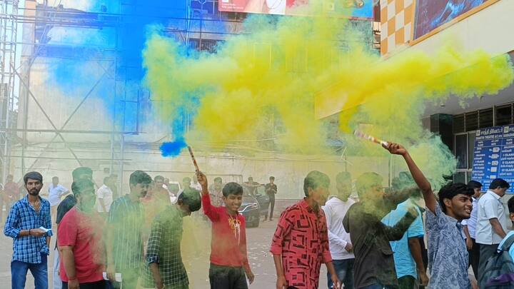 லியோ படத்தின் ரிலீஸை ஹோலி பண்டிகை போல் கொண்டாடிய கோவை ரசிகர்கள்