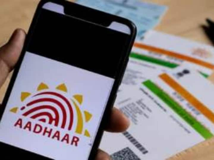 Aadhaar Card Misuse UIDAI Users Update this Settings Immediate otherwise bank account may clean Aadhaar Card: कहीं खाते से गायब न हो जाएं पैसे? आधार कार्ड यूजर्स तुरंत अपडेट कर लें ये सेटिंग्स 