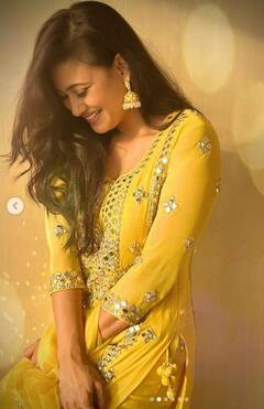 Shweta Tiwari: ਦੁਰਗਾ ਪੰਚਮੀ 'ਤੇ ਸ਼ਵੇਤਾ ਤਿਵਾਰੀ ਨੇ ਪੀਲੇ ਸੂਟ 'ਚ ਮਚਾਈ ਤਬਾਹੀ, ਲਗੀ ਬੇੱਹਦ ਖੂਬਸੂਰਤ