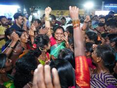 ఈ ఎన్నికలు తెలంగాణ ద్రోహలకు, తెలంగాణ ప్రేమికులకు మధ్య జరిగే పోరు: కవిత