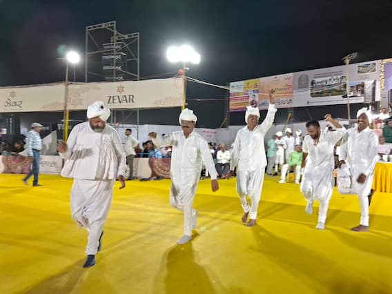 Navratri 2023: પોરબંદરમાં મહેર યુવાનોએ મણિયારો રાસ રમી સૌને કર્યા મંત્રમુગ્ધ, જુઓ ખાસ તસવીરો