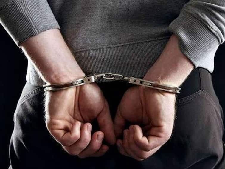 Uttarakhand tax department arrest accused of tax evasion of 100 crore Uttarakhand: उत्तराखंड कर विभाग को बड़ी सफलता, 100 करोड़ से ज्यादा की टैक्स चोरी करने वाला गिरफ्तार