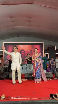 Tiger Shroff And Kriti Sanon Celebrate Navratri In Ahmedabad Full Ganapath Style