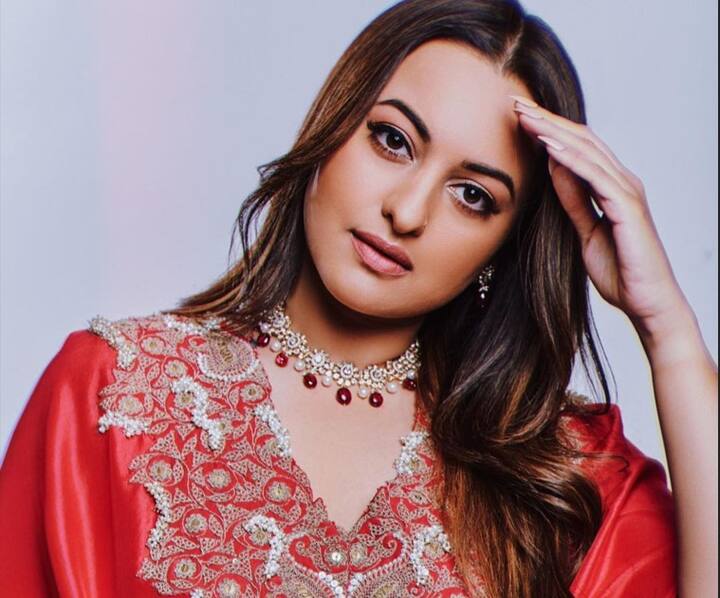 Sonakshi Sinha Photo: બોલિવૂડ સ્ટાર સોનાક્ષી સિન્હાએ હાલમાં જ સોશિયલ મીડિયા પર તેની લેટેસ્ટ તસવીરો શેર કરી છે.