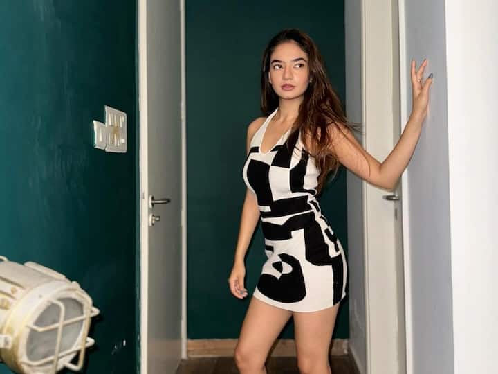Anushka Sen treated fans with pictures in a black-white bodycon dress looking dapper as ever