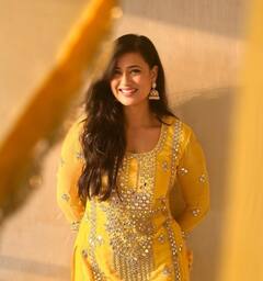 Shweta Tiwari: ਸ਼ਵੇਤਾ ਤਿਵਾਰੀ ਨੇ ਦੁਰਗਾ ਪੰਚਮੀ 'ਤੇ ਪੀਲੇ ਰੰਗ ਦੇ ਸੂਟ 'ਚ ਦਿਖਾਈਆਂ ਦਿਲਕਸ਼ ਆਦਾਵਾਂ, ਦੇਖੋ ਤਸਵੀਰਾਂ