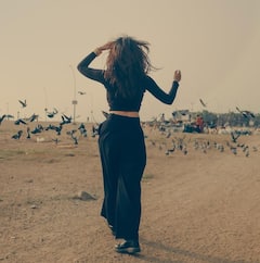 Meenakshi chaudhary: ఘాటు పెంచిన 'గుంటూరుకారం' బ్యూటీ