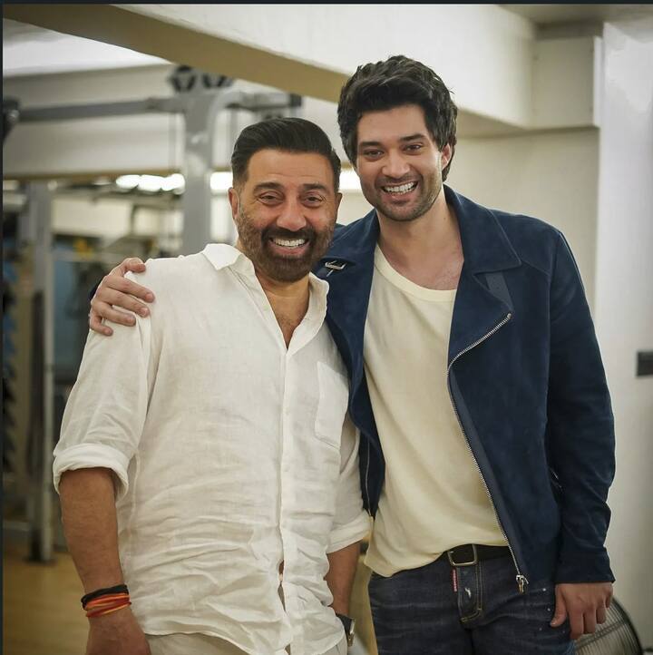 राजीवर देओल ने भी अपने पापा के साथ एक फोटो शेयर करते हुए उन्हें विश किया है. राजवीर ने लिखा, 'हैप्पी बर्थडे डैड. दुआ करता हूं आपका बर्थडे भी उतना ही शानदार रहे जितने आप हैं. लव यू'. आपको बता दें कि राजवीर ने हाल ही में 'दोनों' फिल्म से बॉलीवुड में डेब्यू किया है.