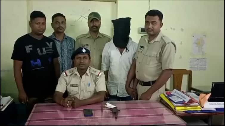 1 Arrested Allegedly In Connection With Alleged Illegal Arms Recovery From South 24 Parganas Illegal Arms Recovery:বেআইনি অস্ত্র রাখার অভিযোগে বকুলতলা থানা এলাকা থেকে ধৃত ১