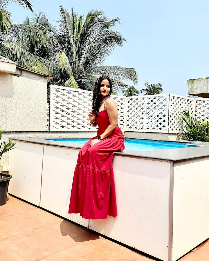 సిరి హన్మంత్ లేటెస్ట్ ఫోటోలను ఎక్కడ చూడండి.
