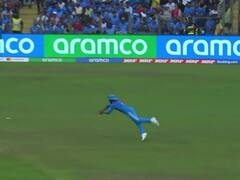 फील्ड पर रवीन्द्र बन गए 'फ्लाइंग' जडेजा, छलांग लगाते हुए पकड़ा लाजवाब कैच