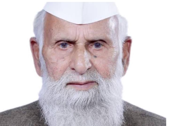 SP MP Shafiqur Rahman Barq admitted to Moradabad hospital due to high fever ann Shafiqur Rahman Barq: 93 साल के सपा सांसद शफीकुर्रहमान बर्क अस्पताल में भर्ती, देर रात तेज बुखार की शिकायत