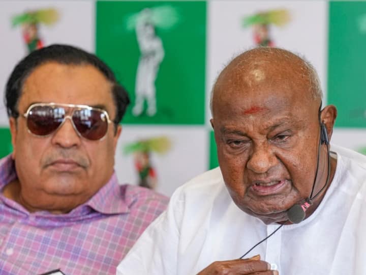Karnataka JDS supremo HD Deve Gowda removes party unit president CM Ibrahim JDS के बागी सी.एम. इब्राहिम पर एचडी देवेगौड़ा का एक्शन, इस पद से हटाया
